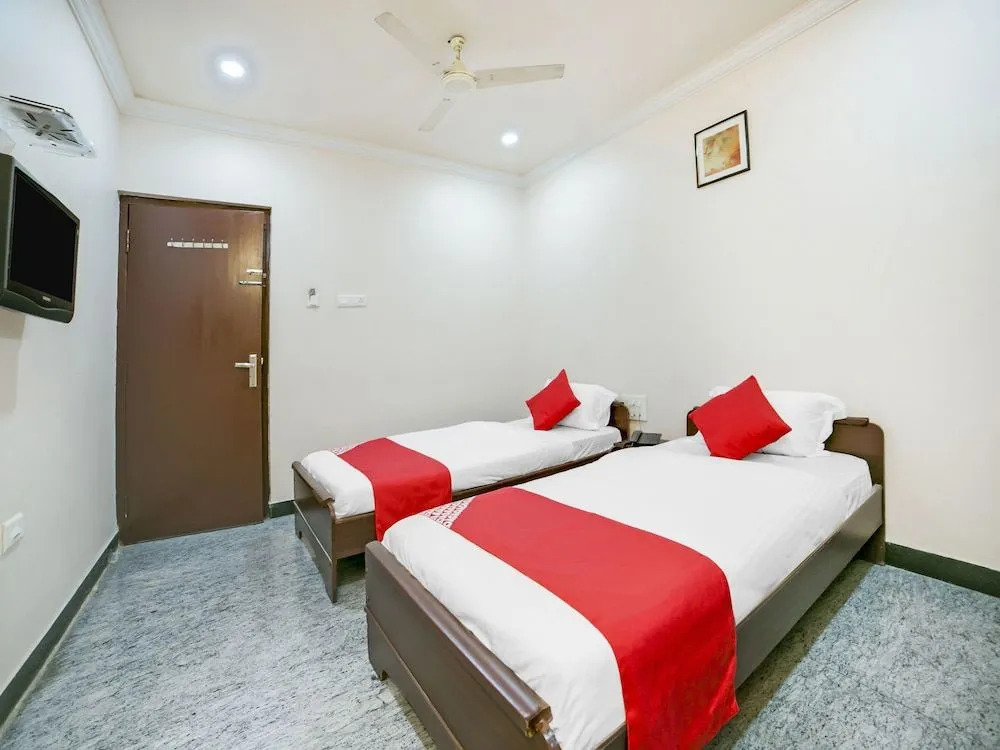OYO 14178 Hotel Sea City