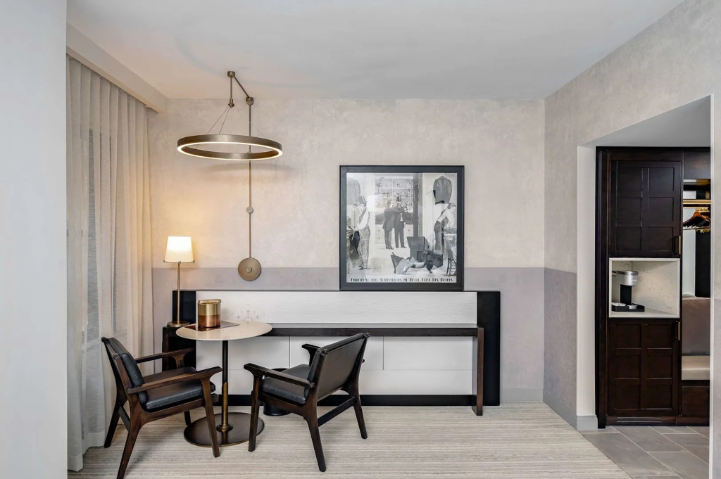 Hotel Fort Des Moines, Curio Collection By Hilton