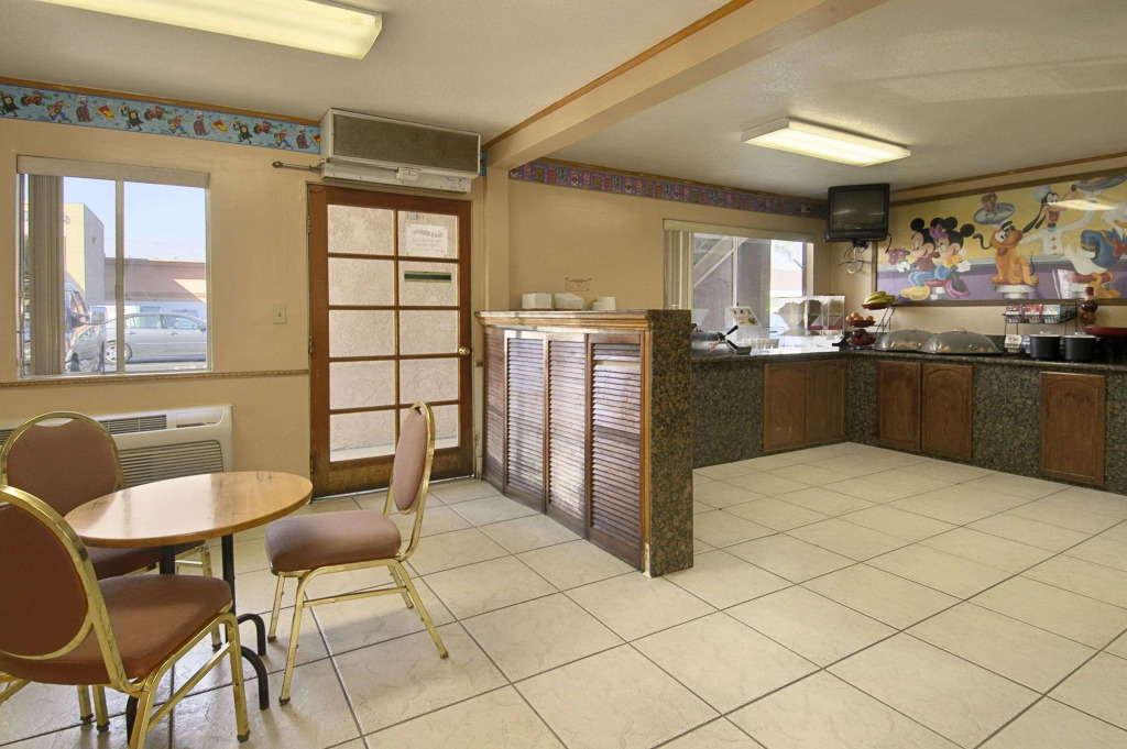 Solara Inn and Suites