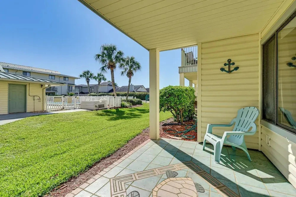 < Half-mi to Beach: Quaint Destin Condo