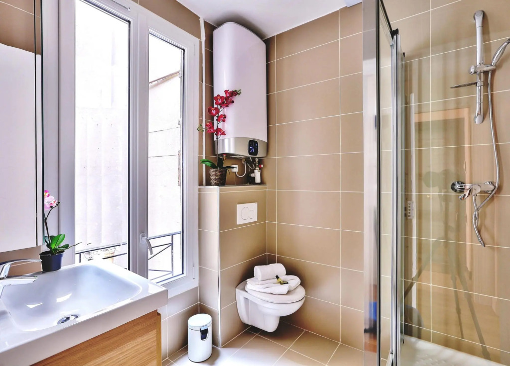 B  823 -  Buttes Chaumont - Spacieux appartement