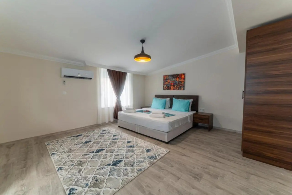 TEMA LARA APART