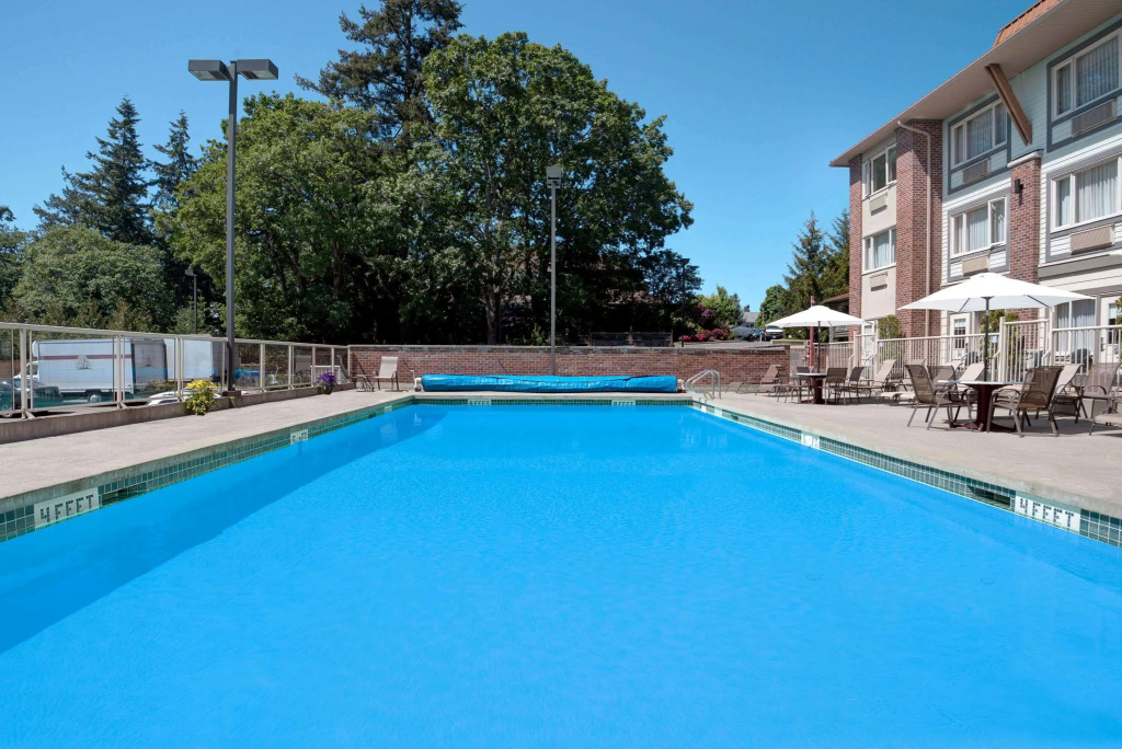 Holiday Inn Victoria - Elk Lake by IHG