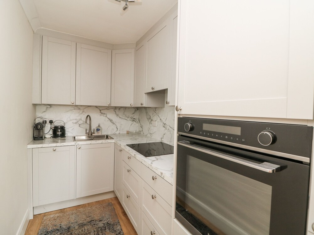 7 Belfort Court