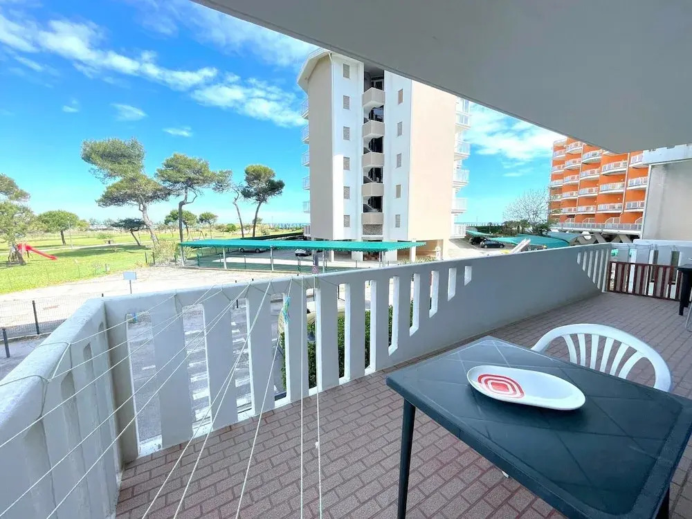 Apartment a Stone's Throw From the Beach