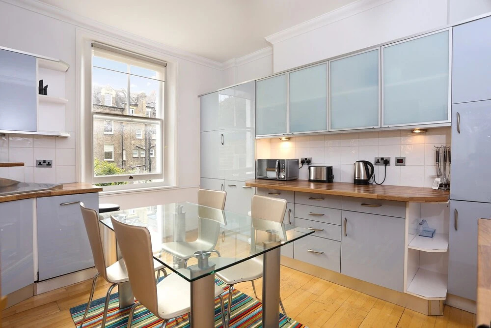 A Bright &Spacious 2 Bed Apt in West Kensington