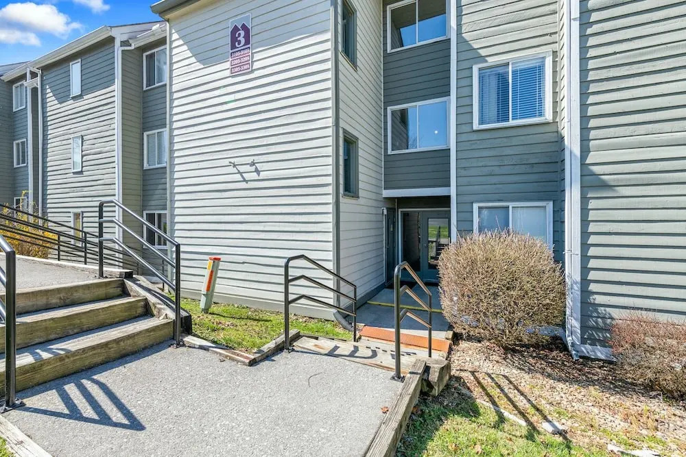The Loft Picturesque Condo for 6 w/ Epic Views!