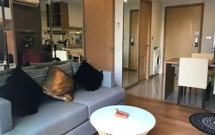 Luxury Condo Sukhumvit 11-13 Asoke Nana nightlife