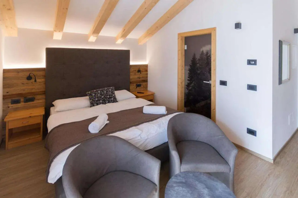 Arnica Mountain Hotel