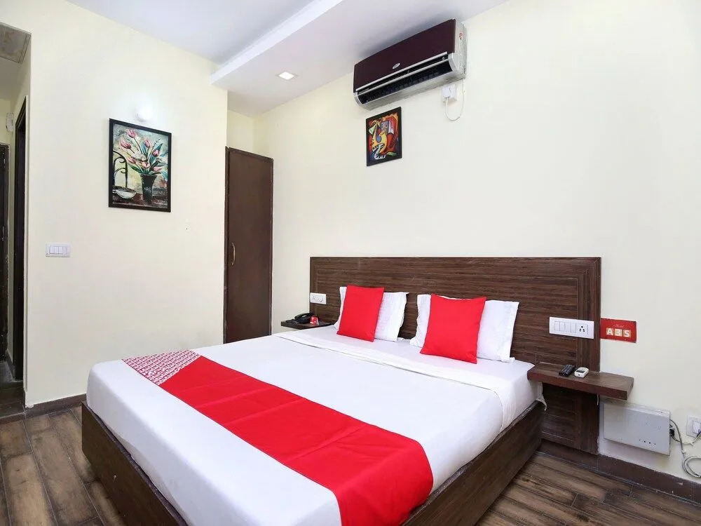 OYO 18540 Hotel Lemon And Chilli