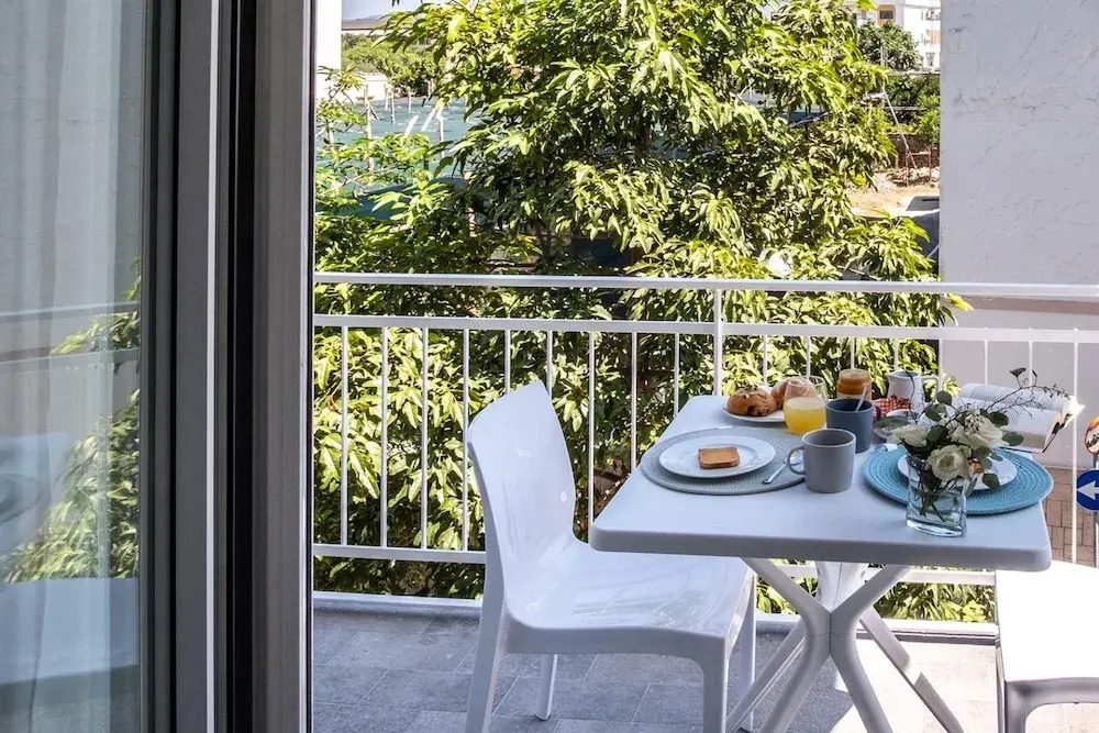 LEONE ROSSO APARTMENTs