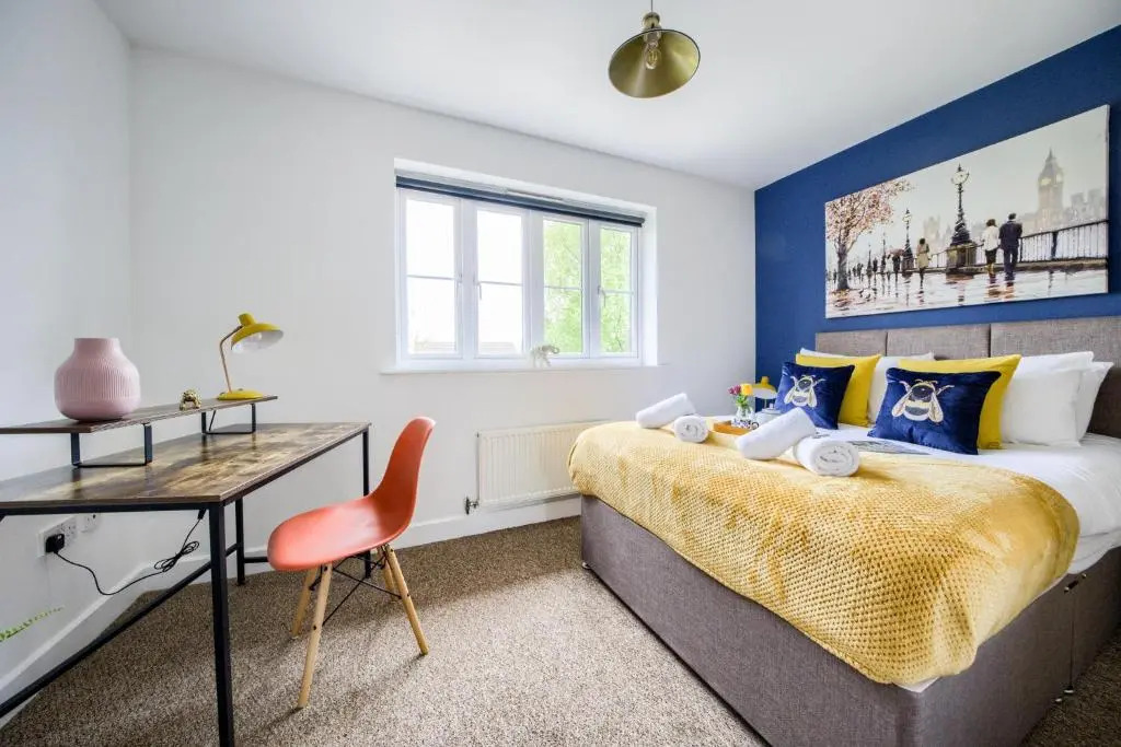 Cosy House │ RICOH │ M6 │ Sleeps 6 │ EMPOWER HOMES