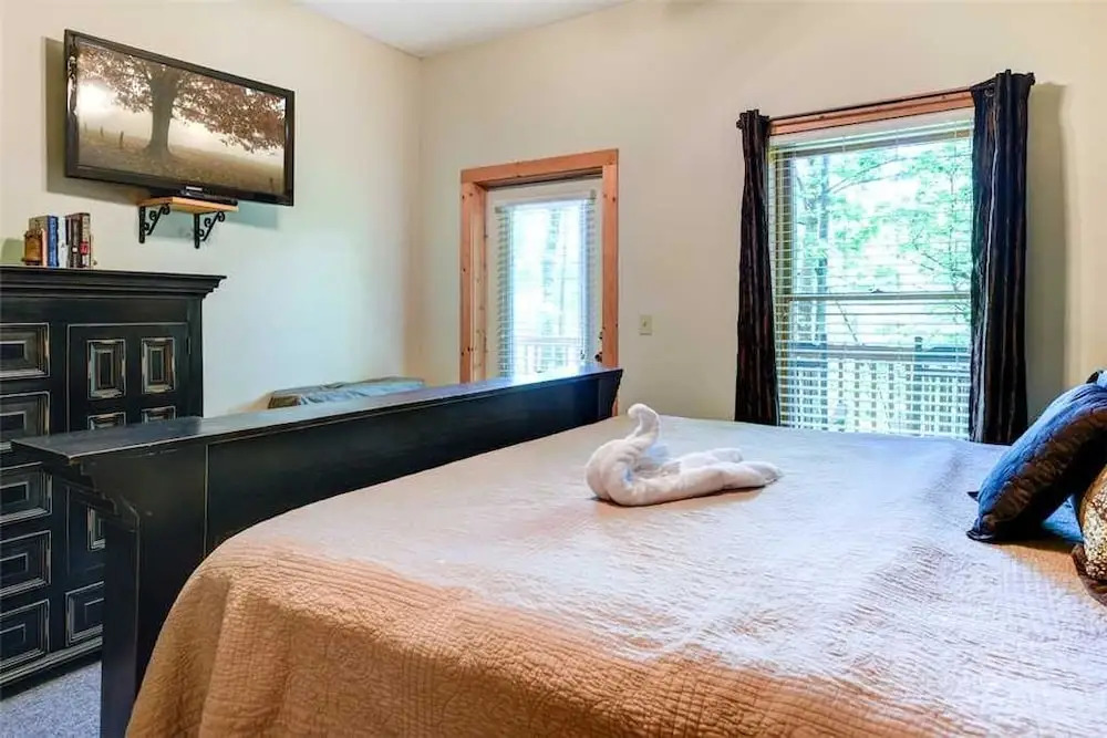 American Heritage 4 Bedroom Home with Mountain View