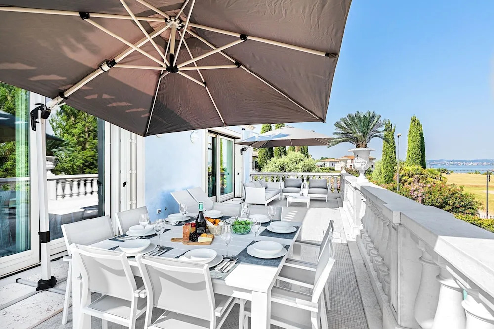 Luxury Lake Front Catullo A2 by Wonderful Italy