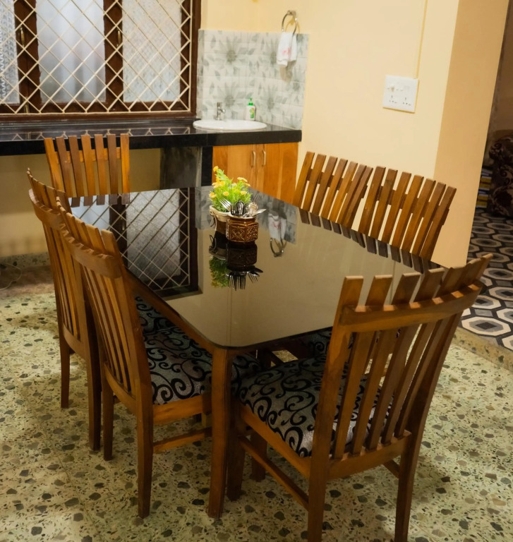 3 bedroom holiday home with free parking & Wi-Fi