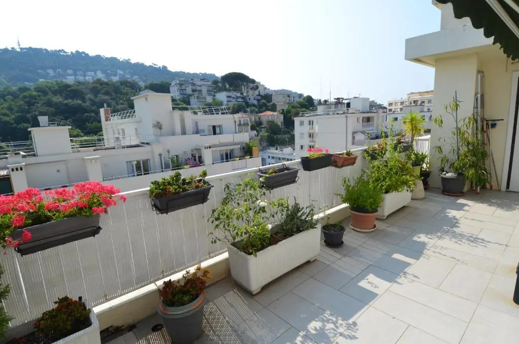 Appartement 4 personnes avec terrasse et parking le port de Nice
