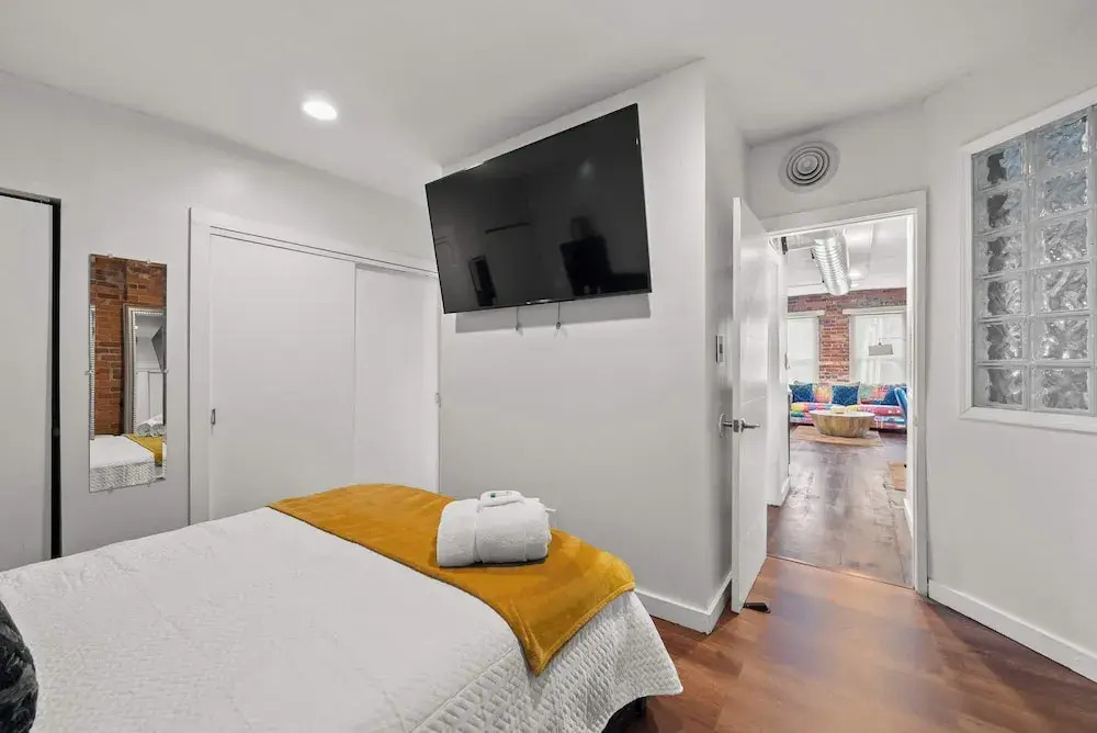 Short North Lounge Stay for 2