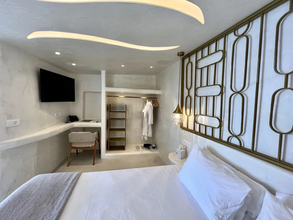 Athina Luxury Suites