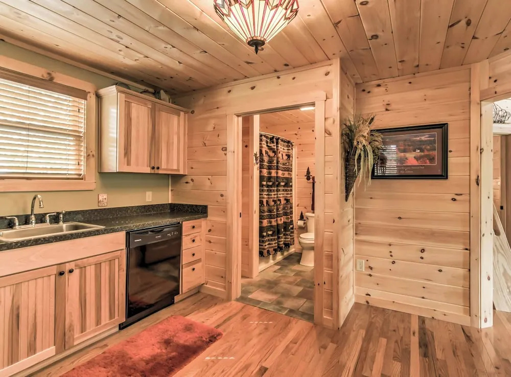 Hot Tub & Loft: Mountain-view Sevierville Cabin