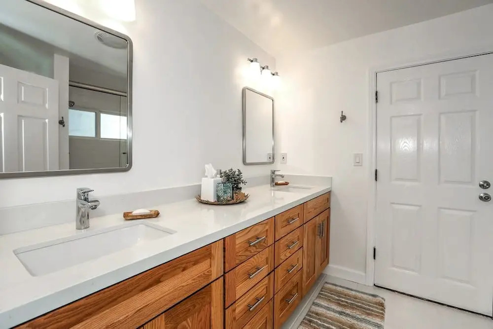 Beachy 3br - 1 Block To Ocean, Near Abbott Kinney 3 Bedroom Home