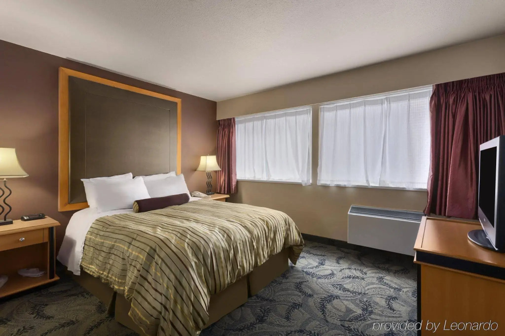 Poco Inn and Suites Hotel & Conference Centre