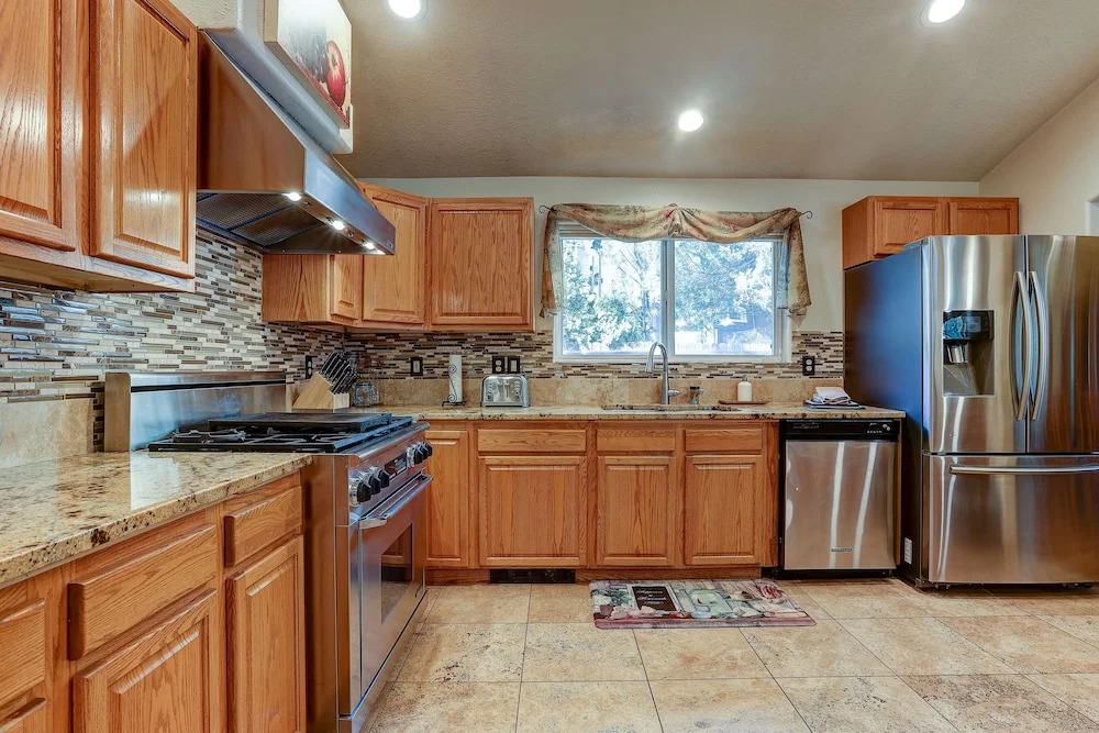 Larkspur Trail 3 Bedroom Home by RedAwning