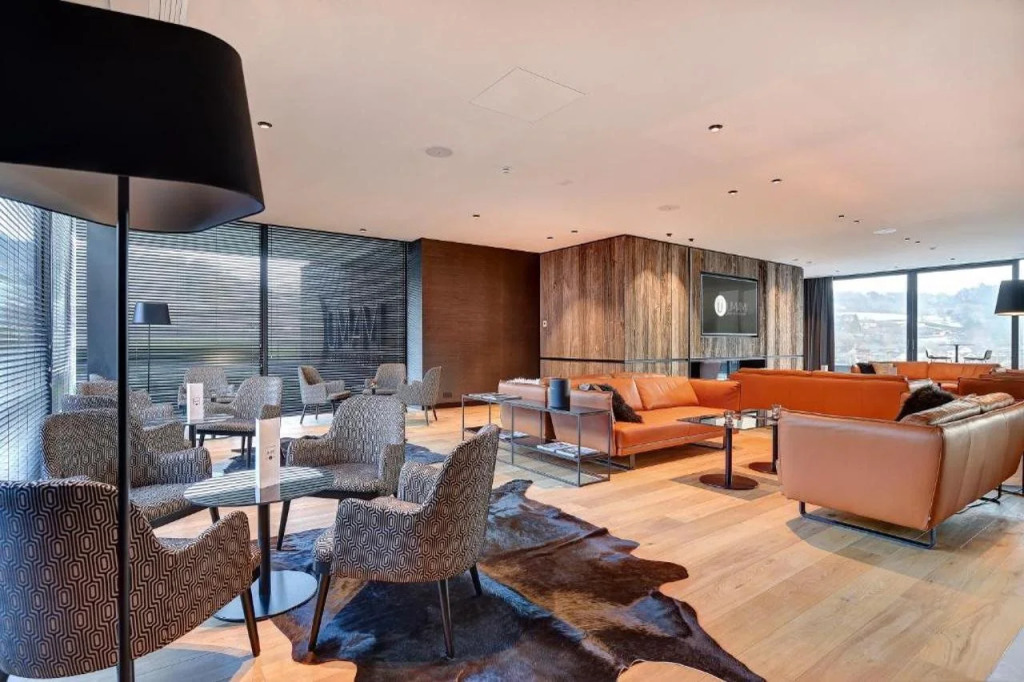 R hotel experiences