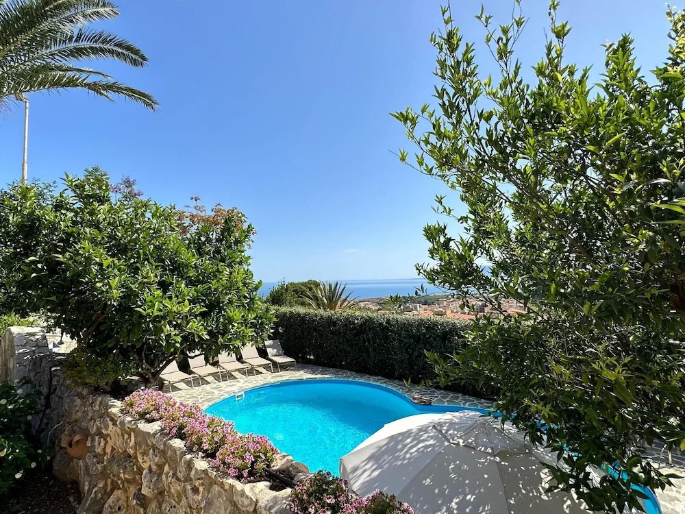 Charming Holiday Home Near Sea