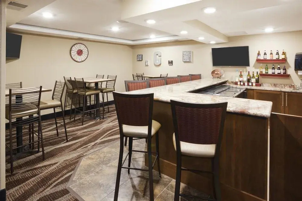 Gateway Park Hotel and Suites