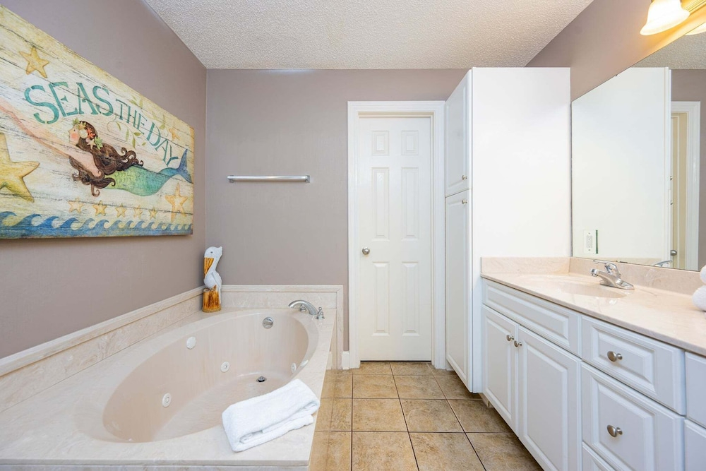 Phoenix West 402 3 Bedroom Condo