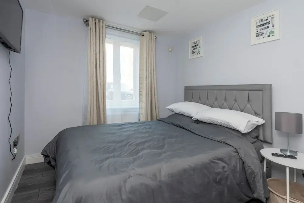 Stylish Elegant New Flat 5 Min from Crossrail