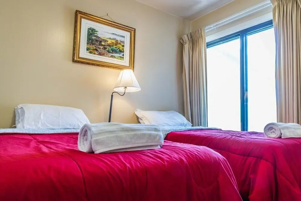 Large 2 Bed w/ Room For 8