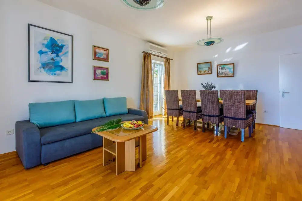Apartment Goran