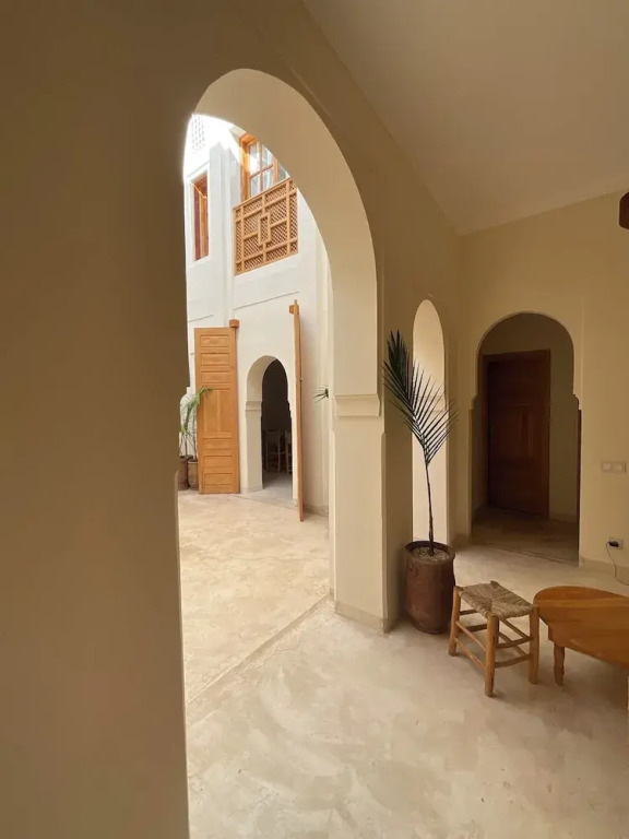 Riad Al Muhandiz with Duplex Suites and Rooftop Pool near Jemaa El Fna