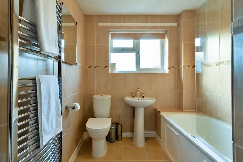 Cozy 3 Bedroom Apartment in Southern Lea