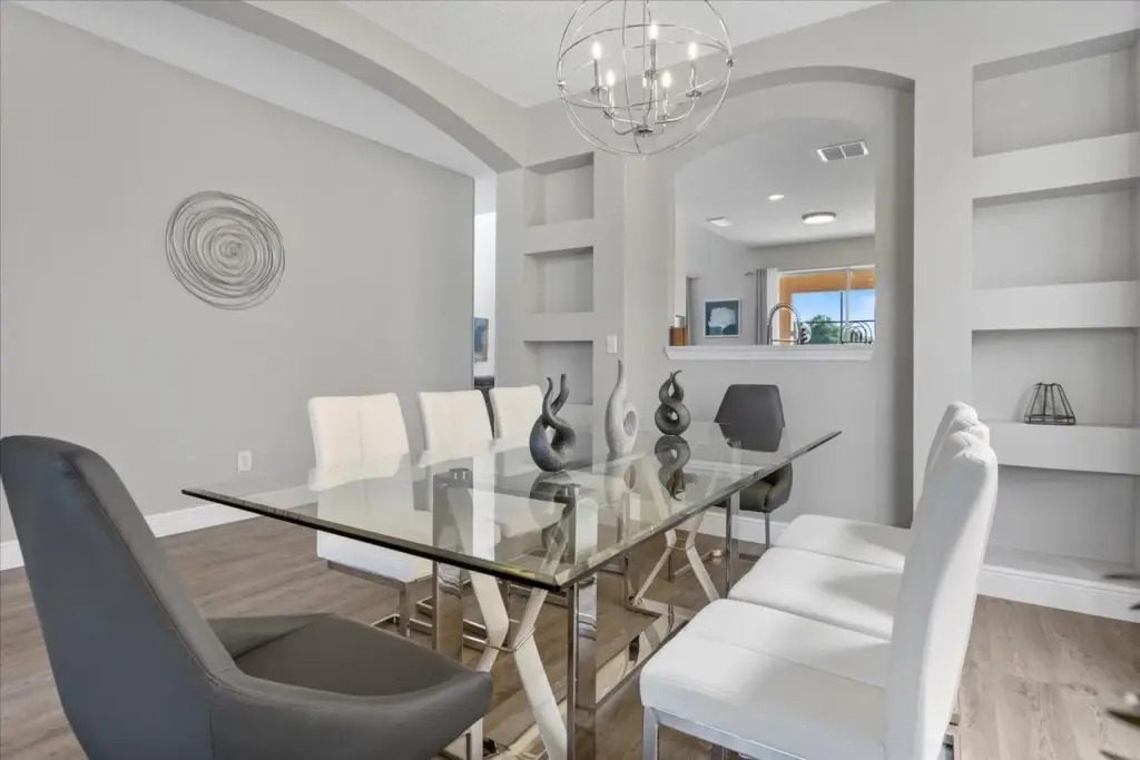 6 Bedrooms 45 Bathrooms Seasons 1270 Sb