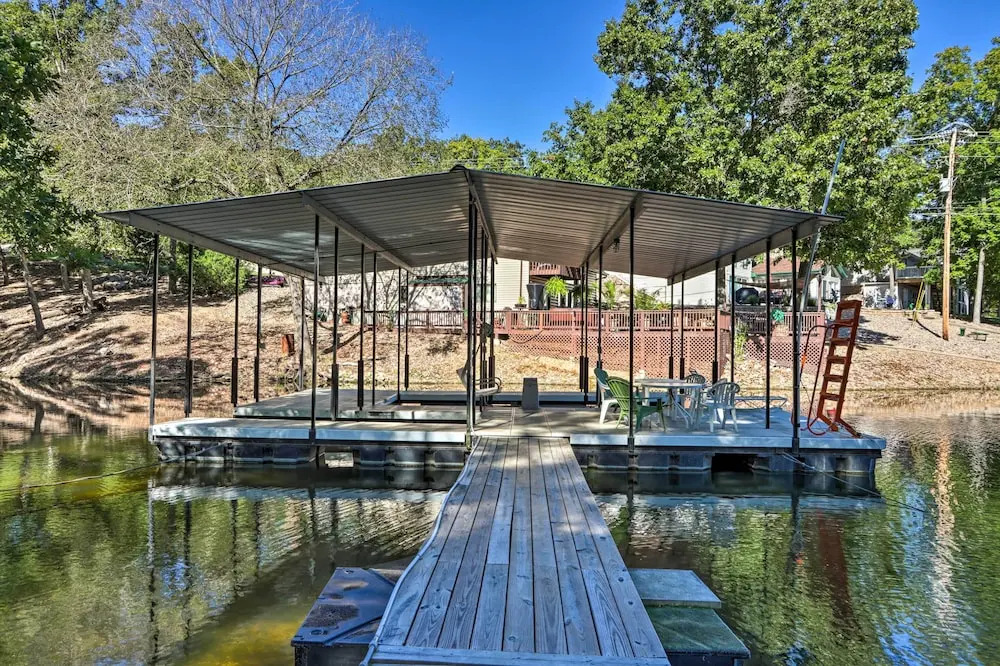Dock & Jet Ski Slip: Lakeside Sunrise Beach Home!