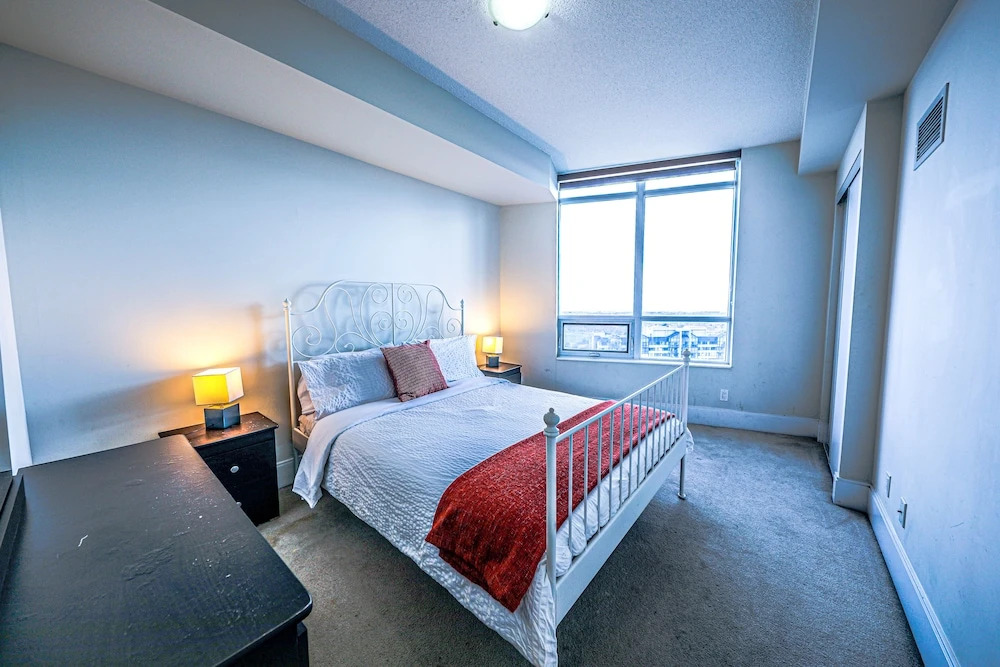 Lake View Luxury Condo by Elite Suites
