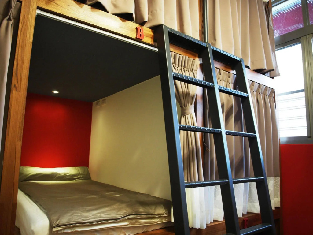 Knock Knock Hostel