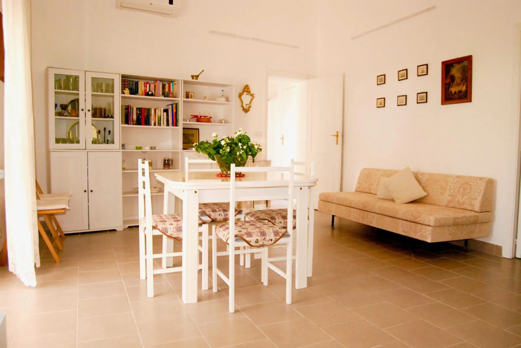 Villa with sea view, 200 meters from the beach