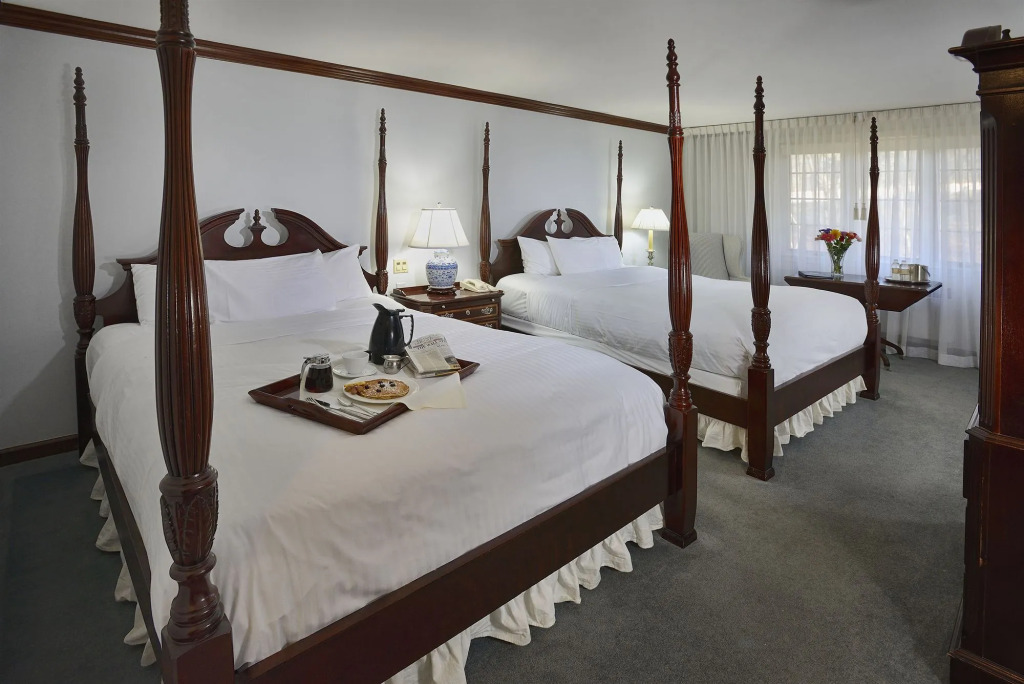 Avon Old Farms Hotel