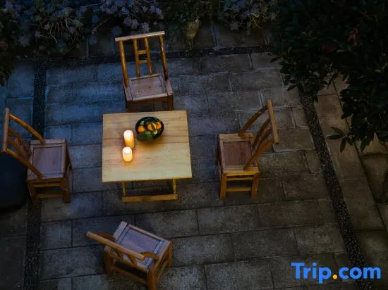 vivid courtyard of Wei Shan