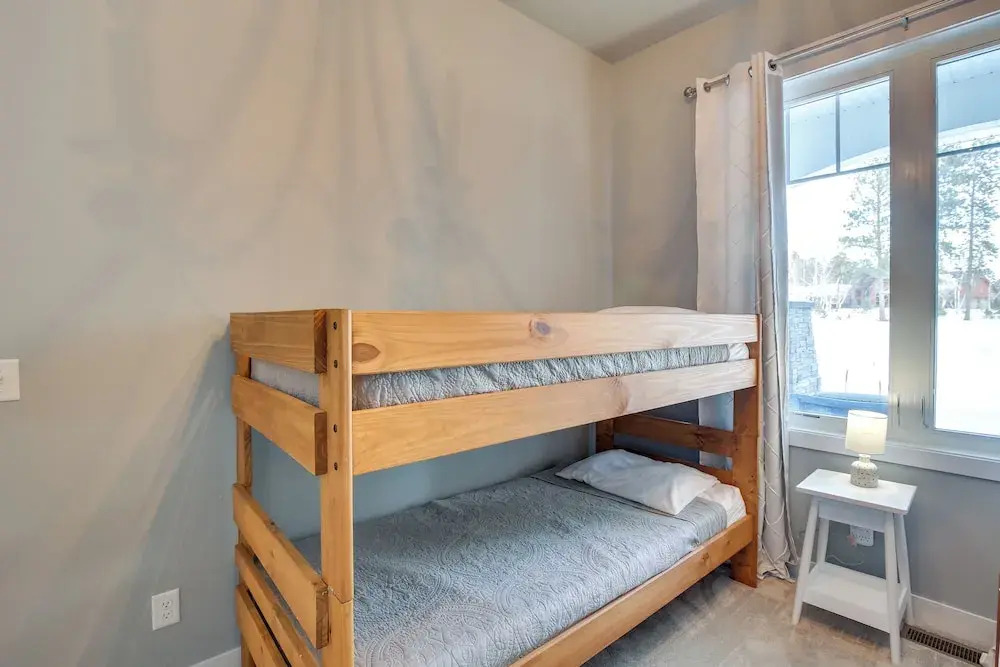 Modern Lead Cabin w/ Hot Tub, 6 Mi to Skiing!