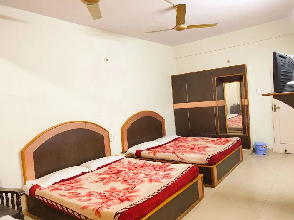 Hotel Amit - 5 Mins Drive to Airport