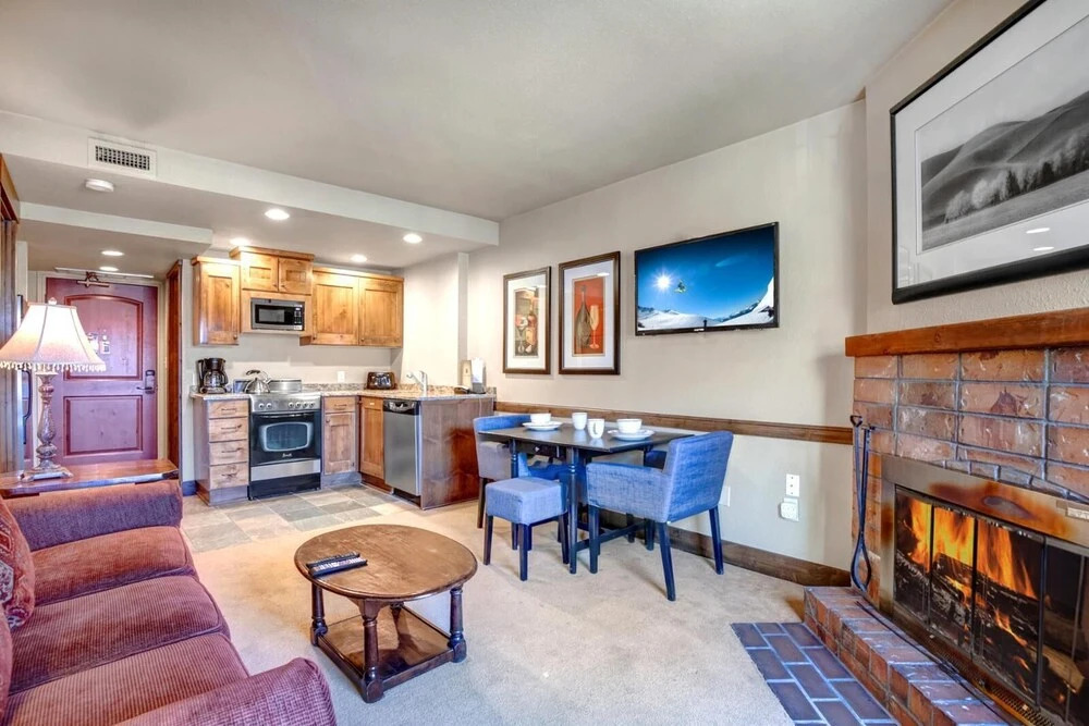 K B M Resorts- Cbi-205 Upgraded 1bd, Wood Fireplace, Full Kitchen, Wifi, Walk to Slopes!