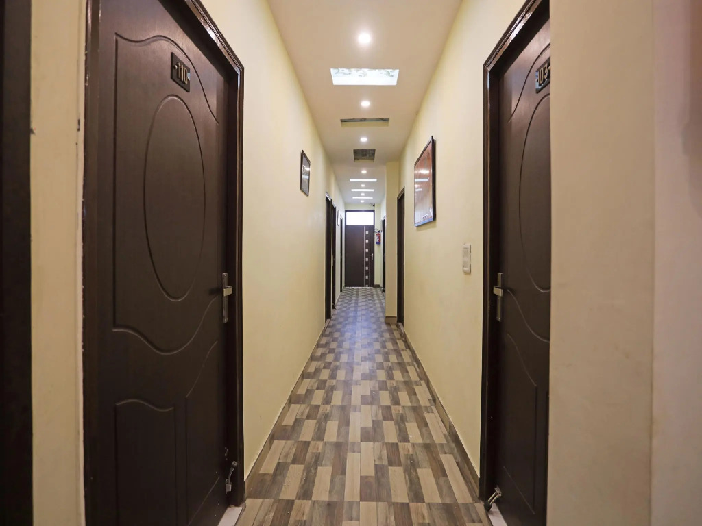 Super Hotel O Raj Palace