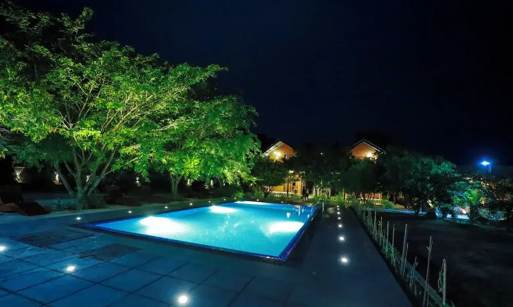 village avenue resort