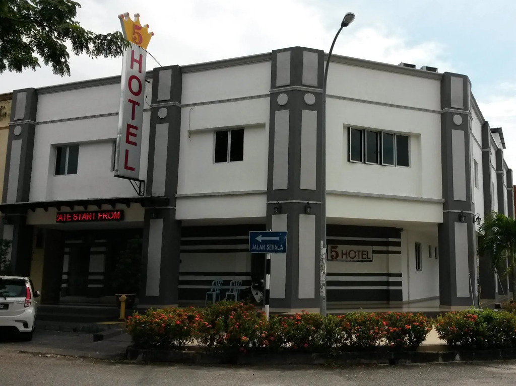 Five Hotel