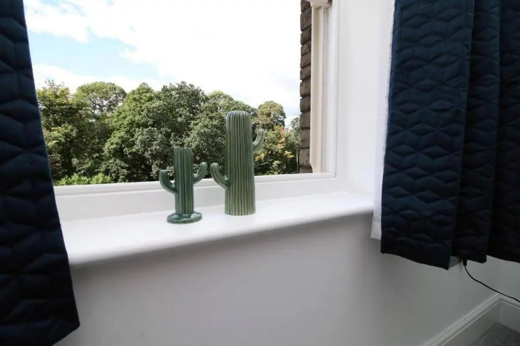 16 North Road Flat 4 by Mia Living Free Parking On Site