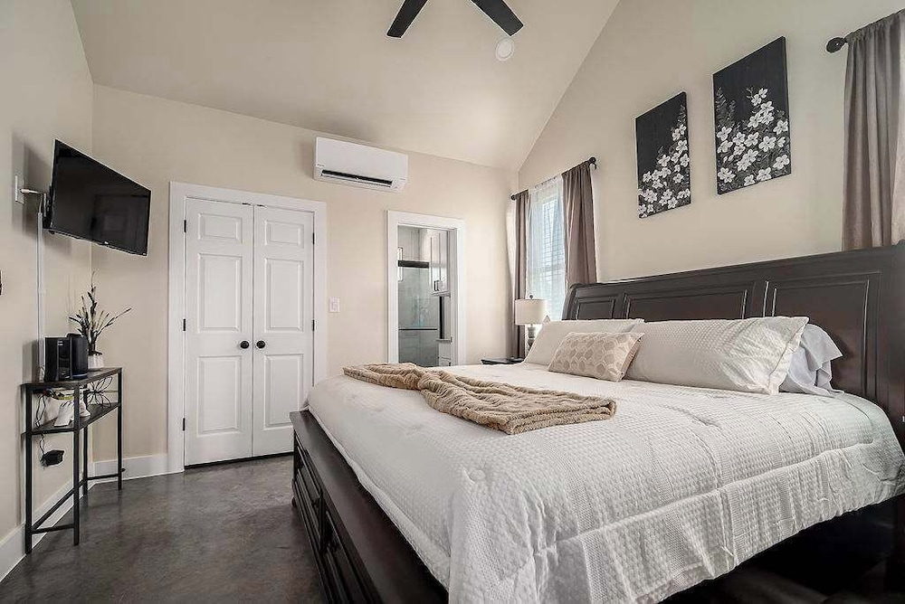 Live Oak Cabins-sleeps 8 W/hot-tubs